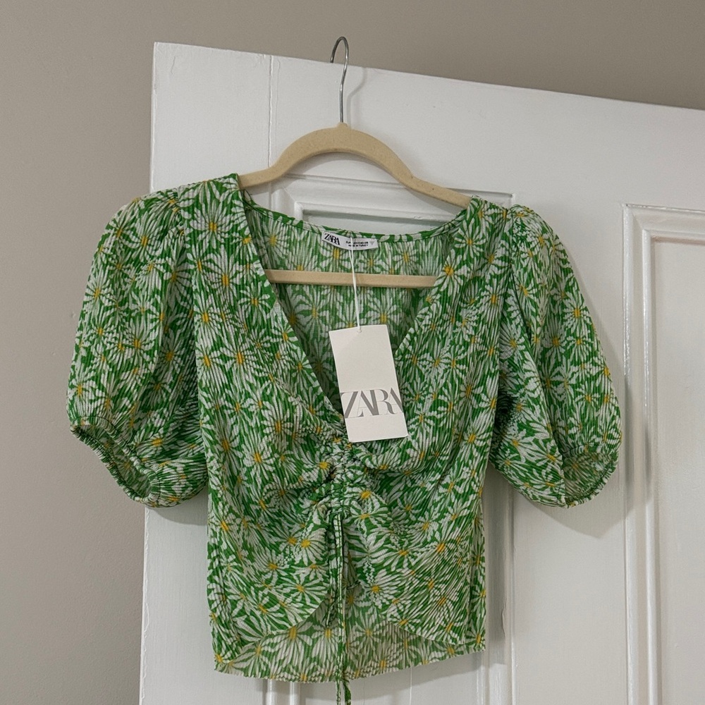 Zara Green and White Floral Blouse